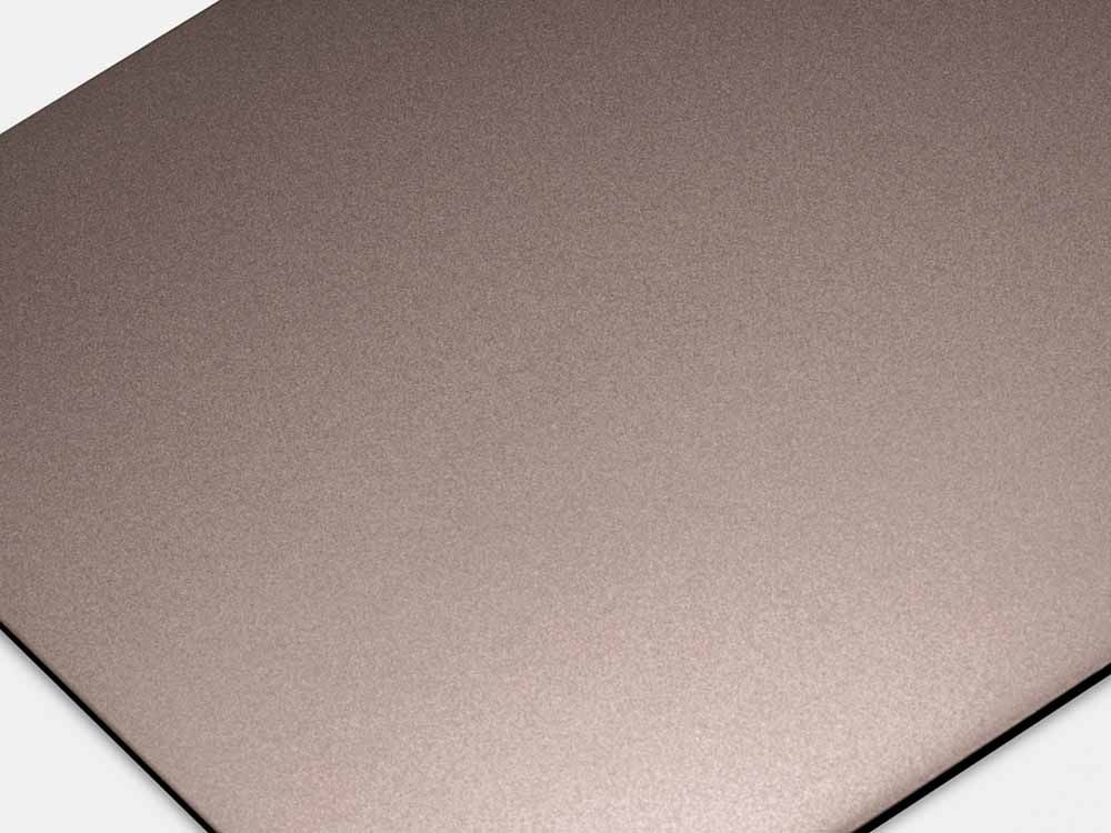 Beads 3 RVS plaat met bruinbeige PVD Bronze-TiN coating, fijne kraaltextuur, plaat in perspectief
