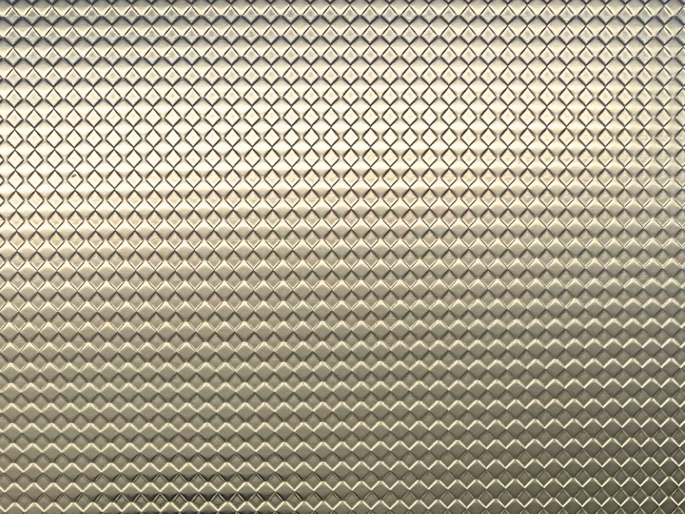 Diamantmotief patroon in RVS met een warme champagne PVD-tint