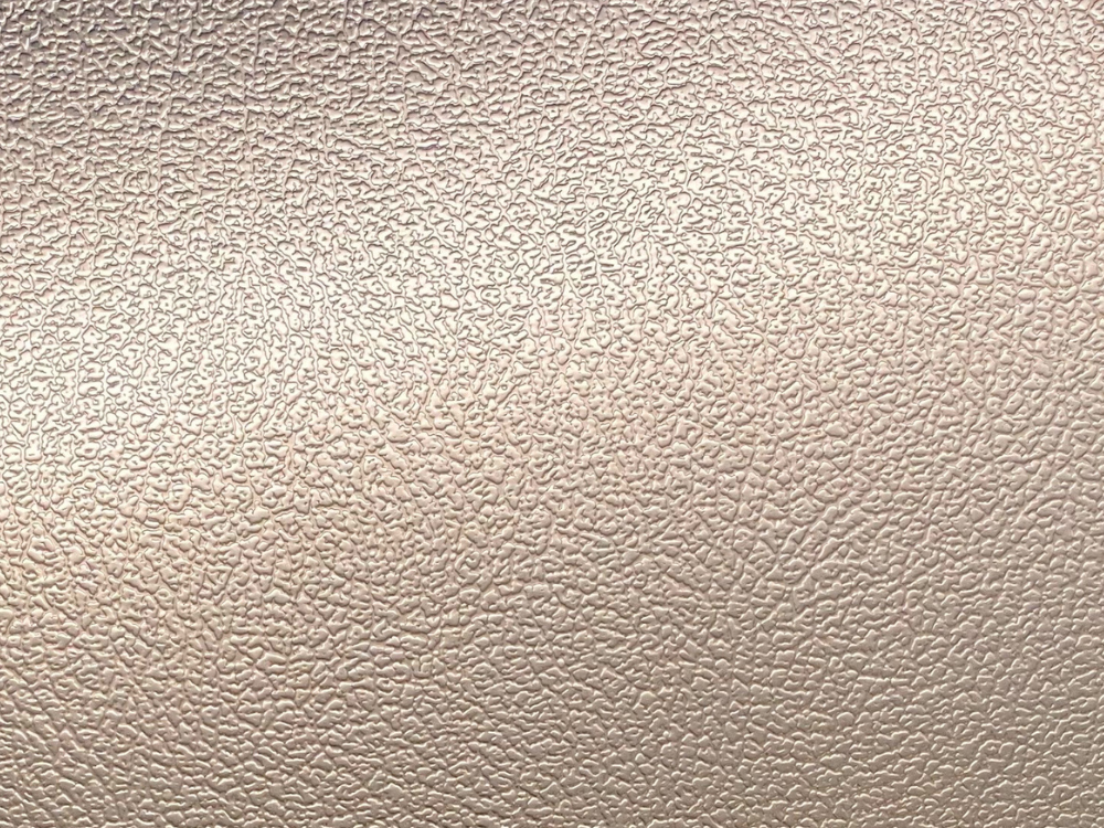 Ledermotief patroon in RVS met zacht mauve-taupe PVD Bronze-TiN coating