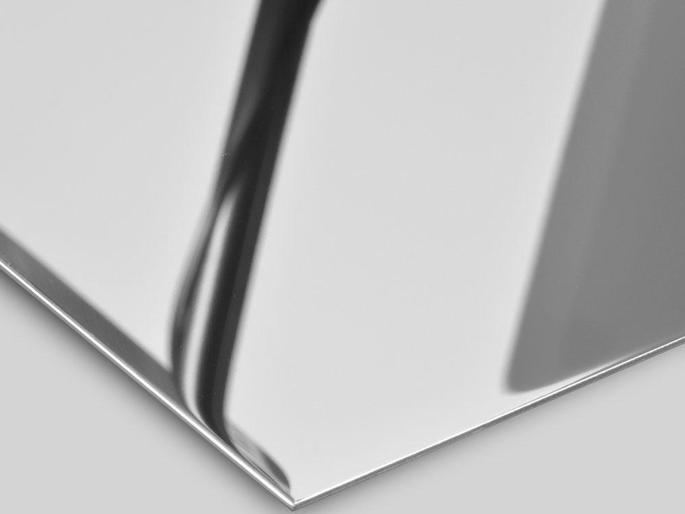 Marine Mirror 9 RVS plaat, macro-opname van de spiegelende plaathoek