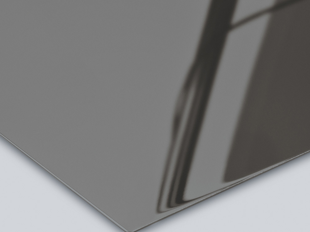 PVD-gecoat RVS in Black-TiN met Super Mirror 8-afwerking, diepzwarte hoogglans finish