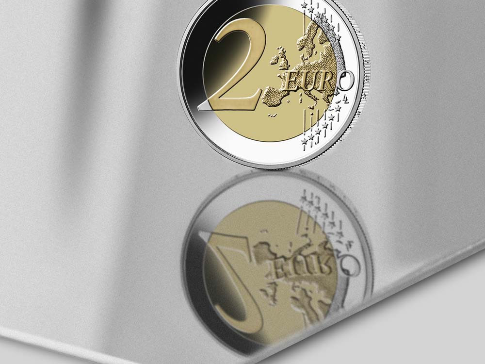 Super Mirror 8 RVS plaat, muntreflectie demonstreert de spiegelscherpte